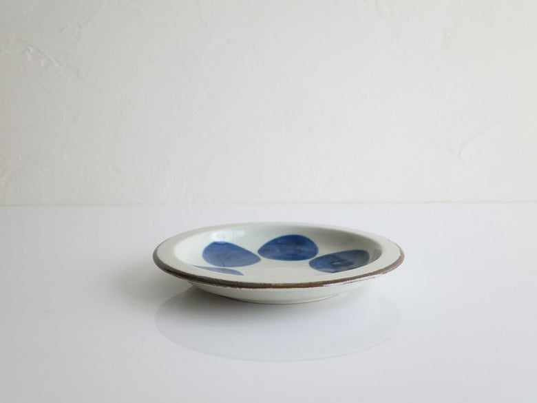 アデペシュの青白い陶器プレート