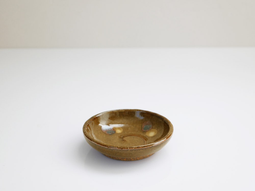 アデペシュの手作り陶器豆皿、直径約90mm