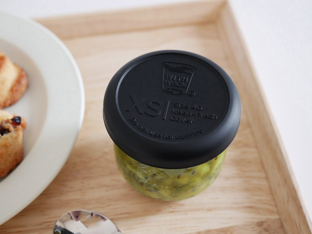 WITH WECKシリコンキャップを装着したメイソンジャー