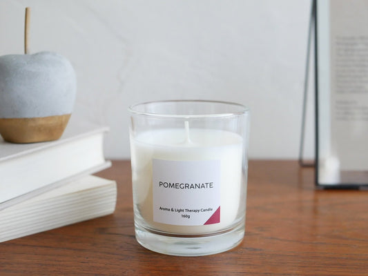 カメヤマのラベルが貼られた円柱形のキャンドル