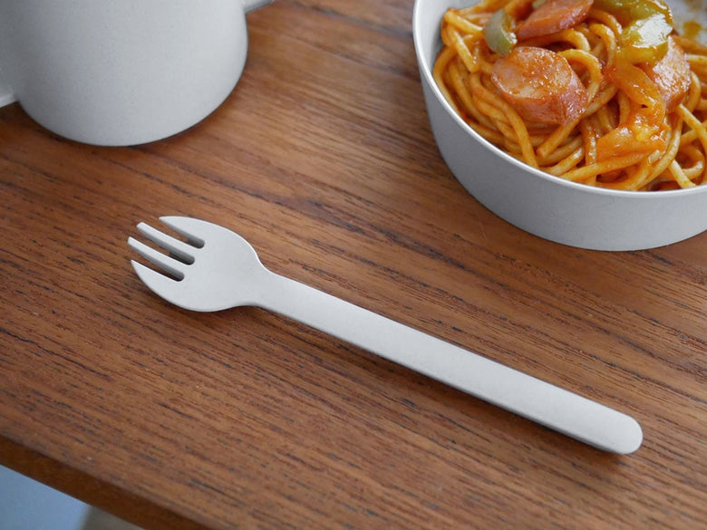 タック製ビオキッズカトラリーのスプーンとフォーク