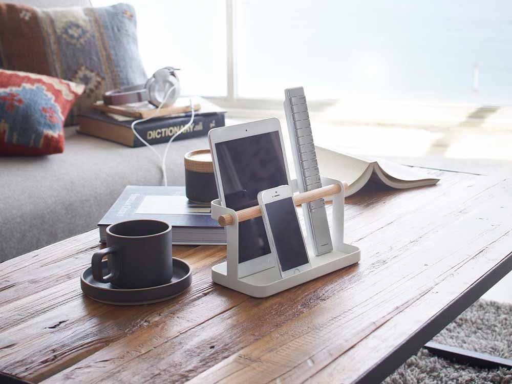 YAMAZAKI/tower製「tosca/トスカ」タブレット＆リモコンラック、スチール素材のオフィス用スタンド