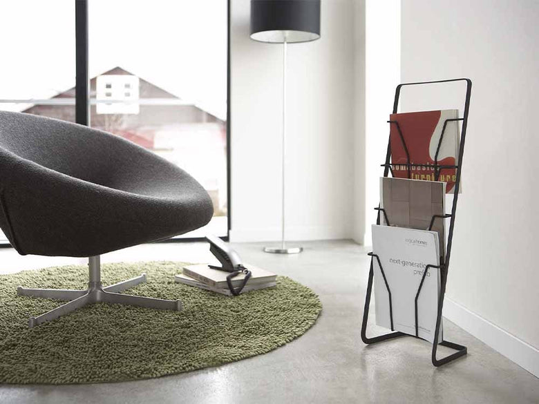 Yamazakiタワー製のグレー4段マガジンスタンド