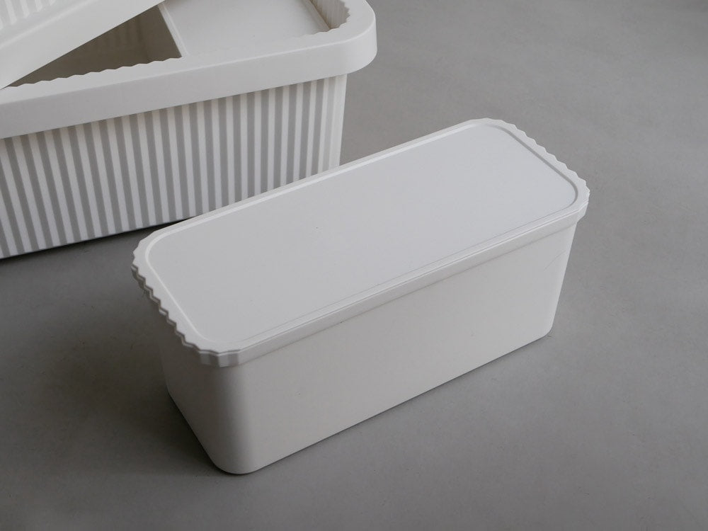 プラスチック製のインナーボックスと蓋