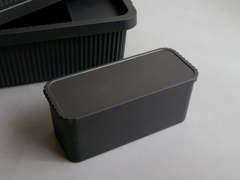 プラスチック製の蓋付きインナーボックス