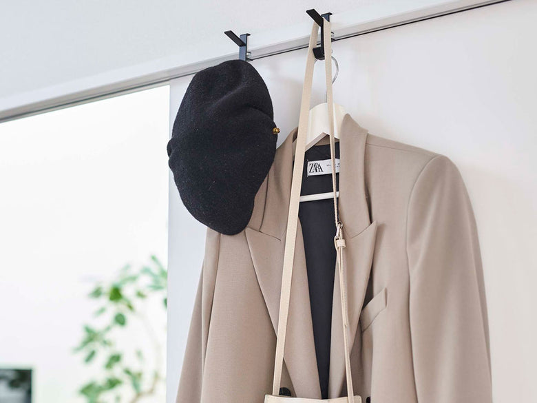 towerブランドの室内物干しフック2個組