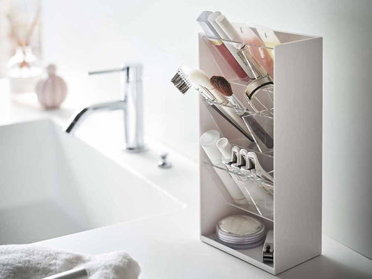 Yamazakiタワー4段コスメ収納ケースと他の収納ケース