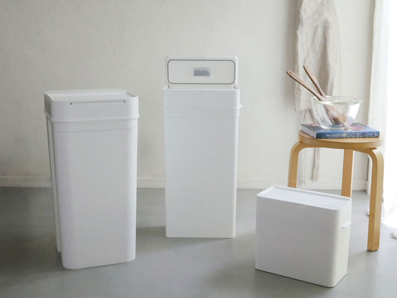 プラスチック製ゴミ箱内のライクイット消臭剤2個セット