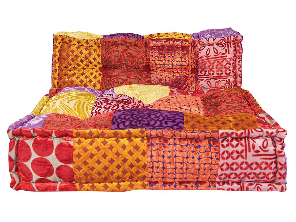 パッチワーク柄のピンクソファとクッションセット