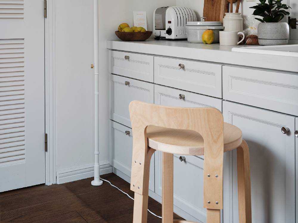 室内に吊るされたドローアライン024ボールランプ