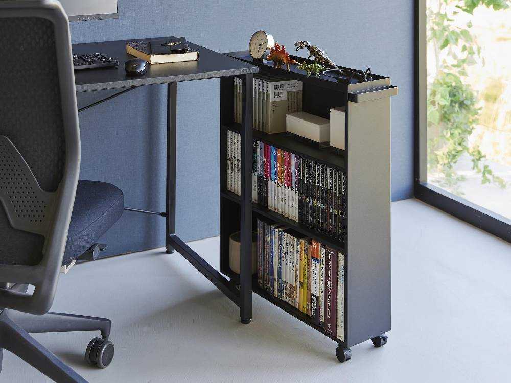 ハンドル付きタワー型のコミックラック