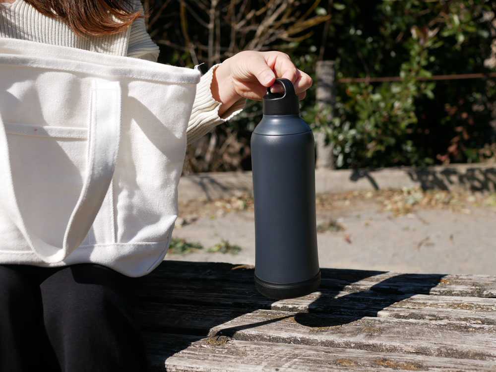 子供が使用するソコモの洗えるプラスチックボトル