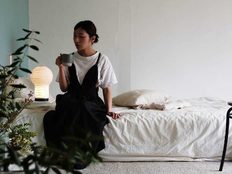 和紙とスチール製のディクラッセボボリポータブルランプ