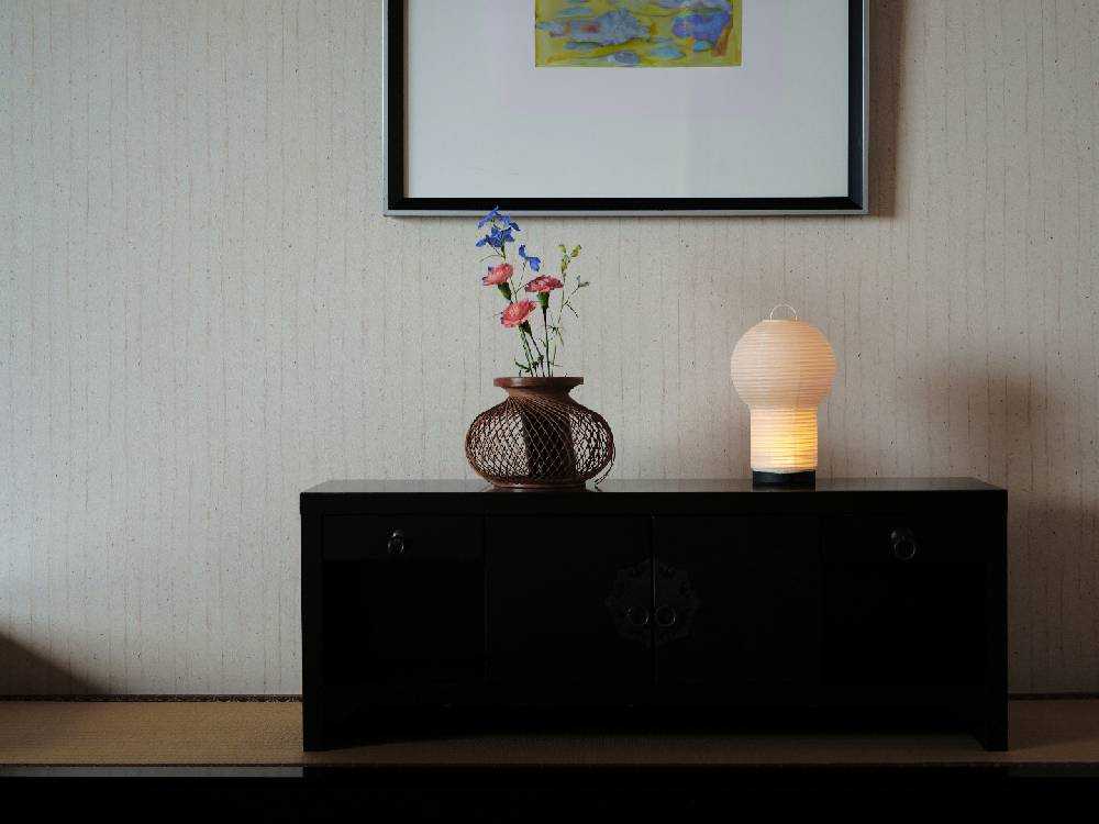 和紙とスチール製のDI CLASSEボボリポータブルランプ