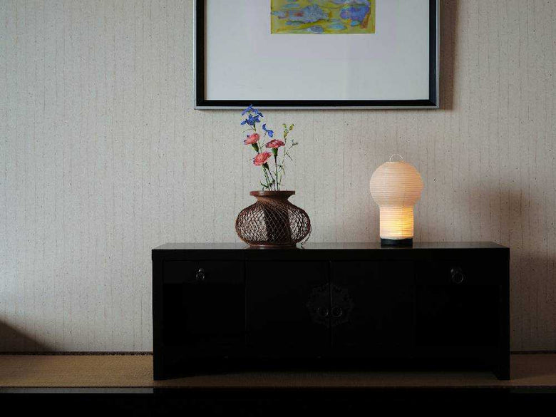 和紙とスチール製のDI CLASSEボボリポータブルランプ