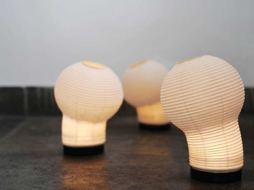 和紙とスチール製のDI CLASSEボボリポータブルランプ