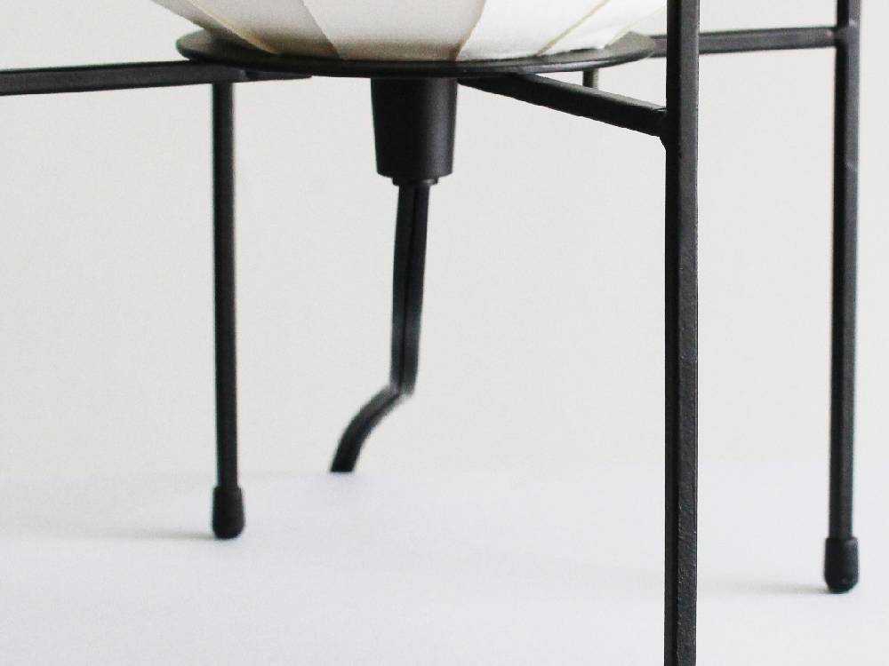 グレーとシルバーのスチール製DI CLASSEオーエイチテーブルランプ