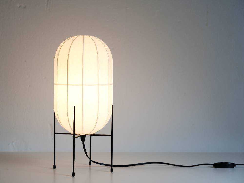 和紙とスチール製のOHテーブルランプ