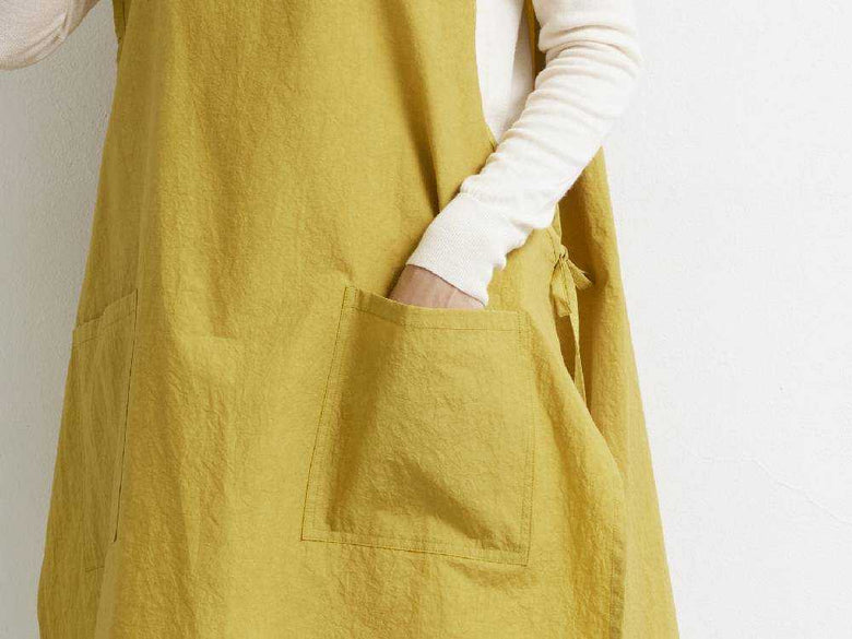 綿麻素材の黄色ビブエプロン、ポケット付き