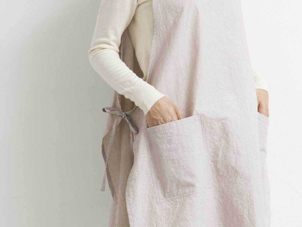 黒色のSUNNY LOCATIONビブエプロン