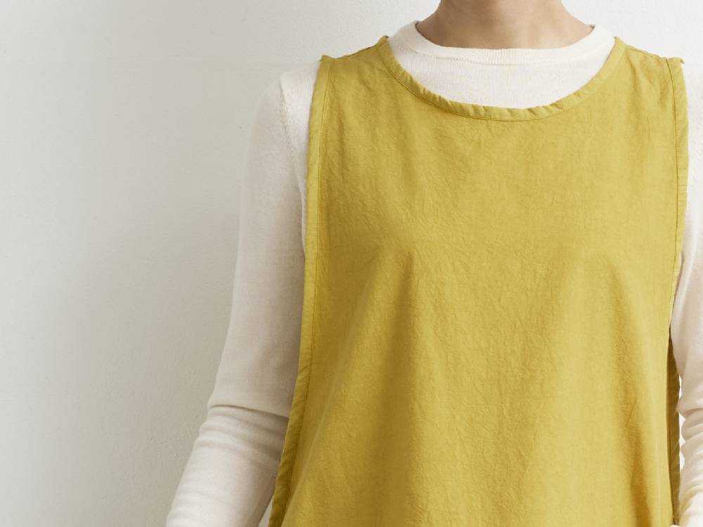 ブラックのSUNNY LOCATYONビブエプロン