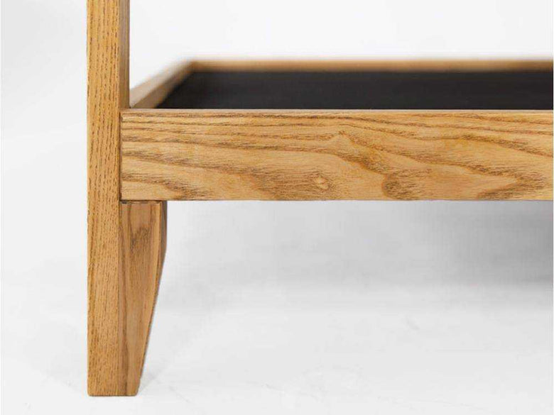 アデペシュ製ウッドベースにオイル塗装された木目と引き出し