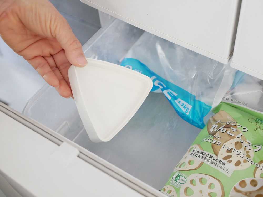 GEL-COOL/ジェルクール】蓋が保冷剤になるランチボックス triangle