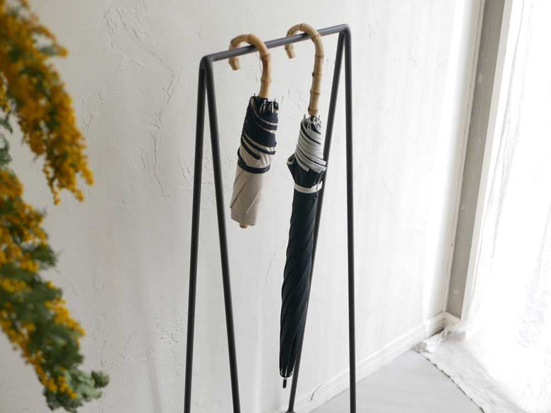 ロープを使用した自然素材のハンガー