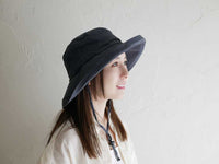 チャコールグレー