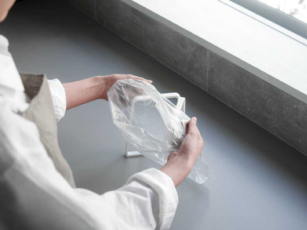 マーナの開閉式コンパクトポリ袋ホルダー