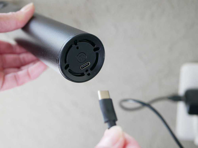 SMOOKスムーククリーナー本体とUSBケーブル