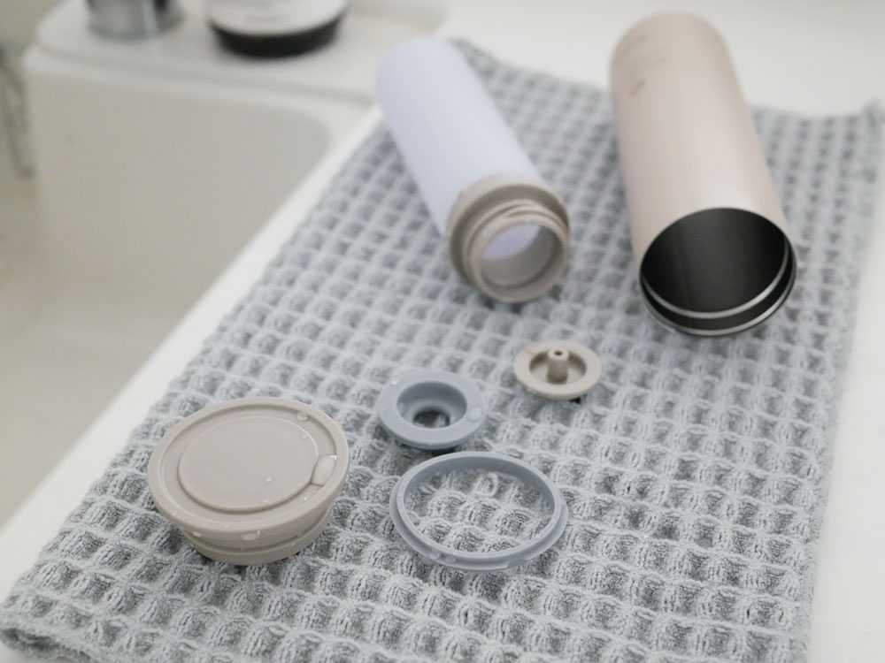 シルバー円柱型のピーコックミニアイスパック