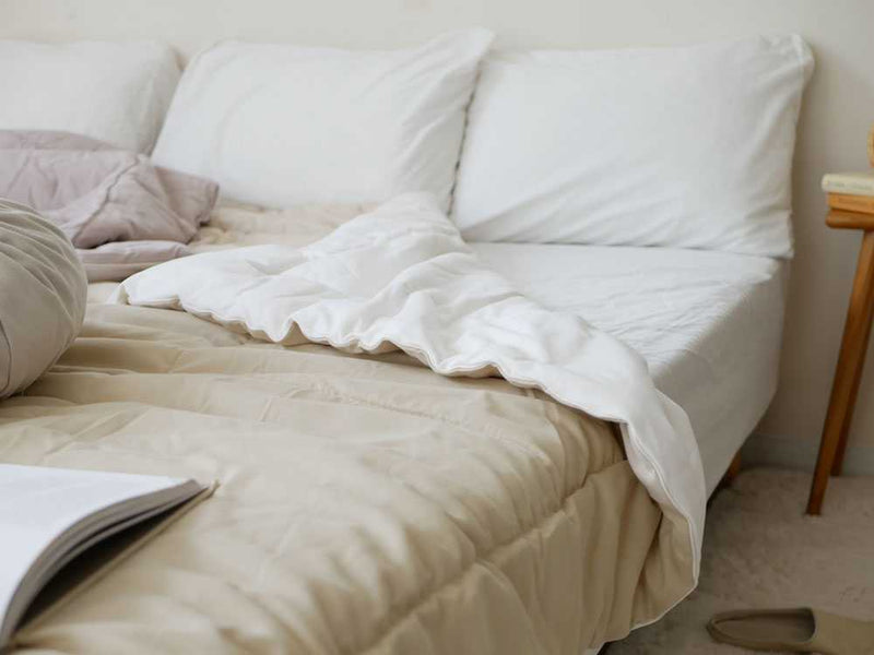 ココマニのリバーシブルアイスコットン薄掛け布団 白×ベージュ