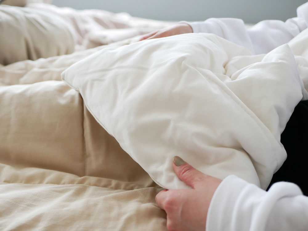 ココマニのアイスコットン薄掛け布団 ホワイト×ベージュ