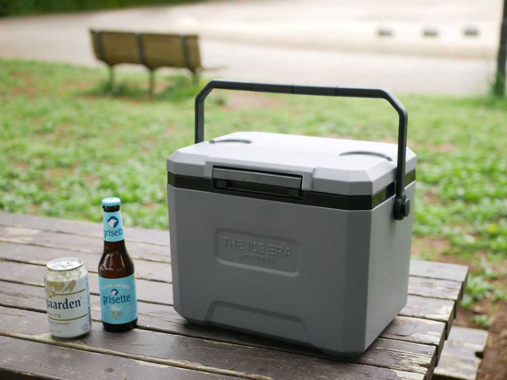 【POST GENERAL】フタに保冷剤が付いたクーラーボックス