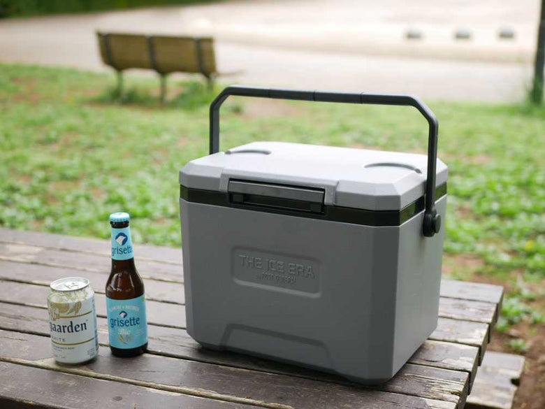 【POST GENERAL】フタに保冷剤が付いたクーラーボックス