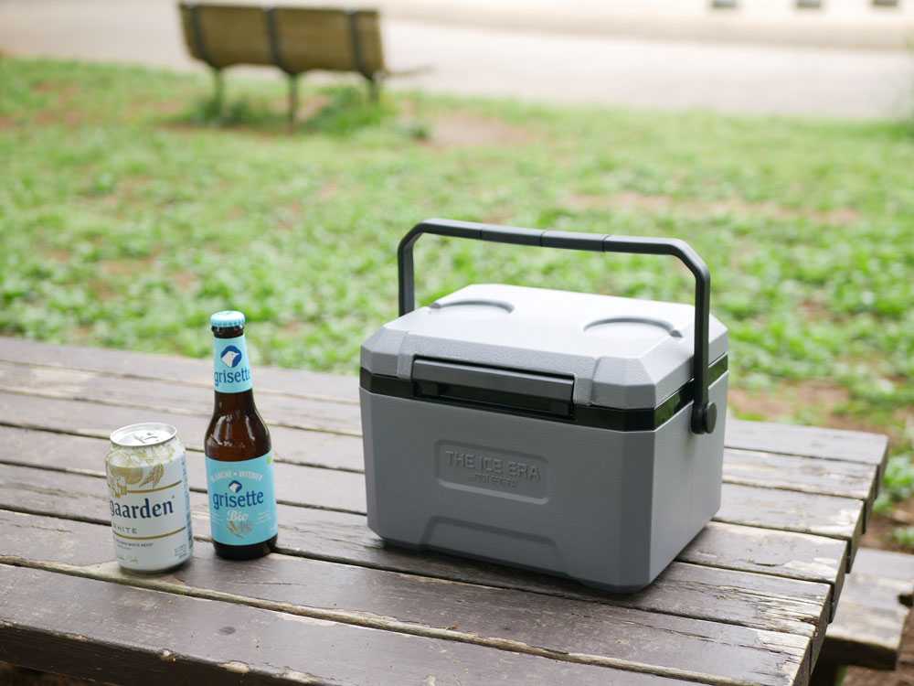 【POST GENERAL】フタに保冷剤が付いたクーラーボックス