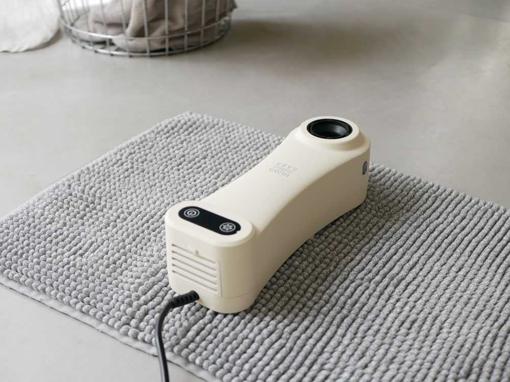 木製フローリング上のLivinfraマルチボディドライヤーFUWASARA