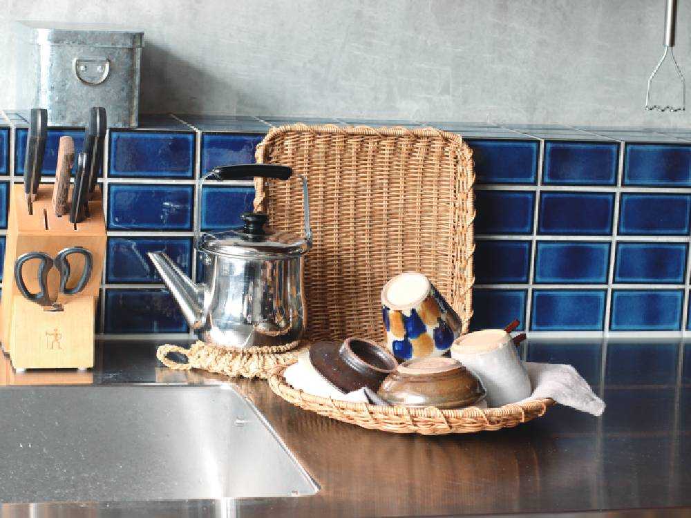 青色のユティルナイールざる、ステンレス製キッチン用品