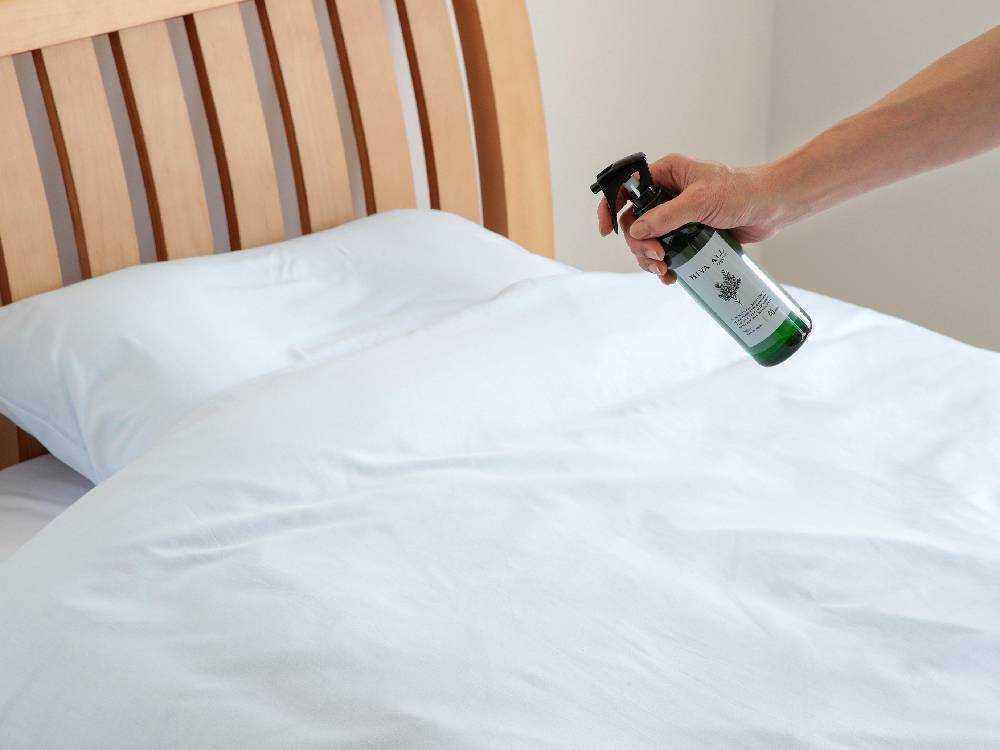 HIVA ALLヒバオールのボトルとリネン、計測器が並んでいる画像