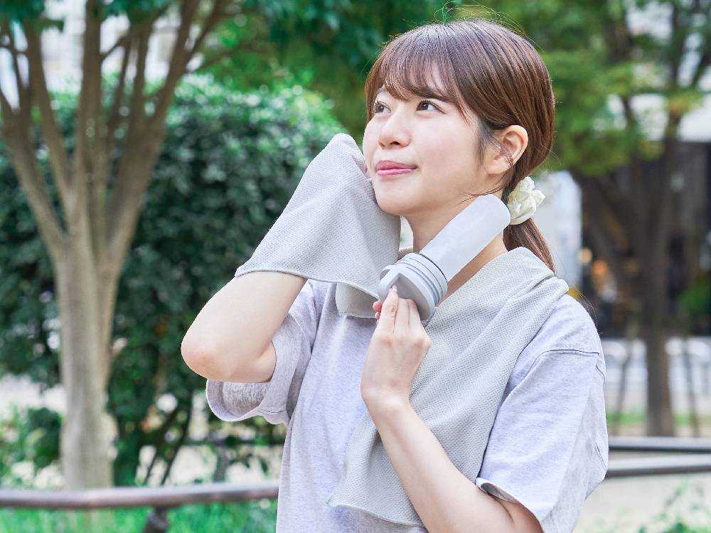 氷タオルで瞬時に冷却×長時間キープ ヒヤシーナ｜【公式】ひなたライフ
