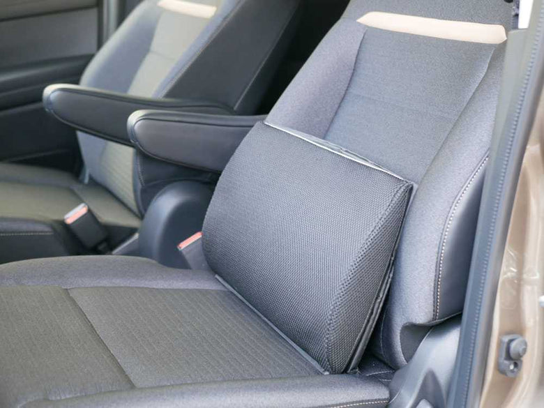 ミニバンのシートに装着された荷物転落防止シートボックス