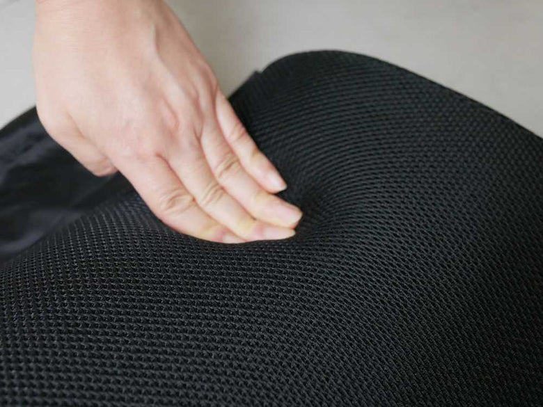 荷物の転落防止用シートボックス腰クッション