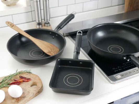 FALCON JOYCEのブラック油集中フライパン26cmの写真