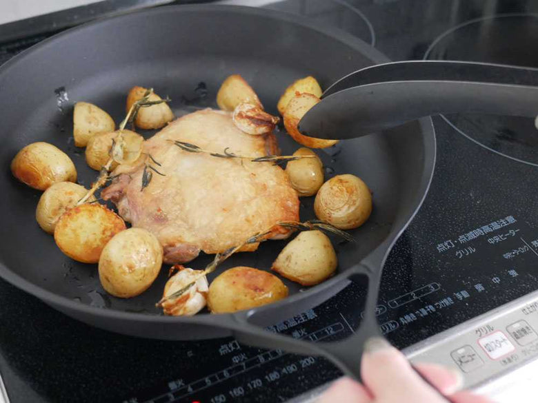 UNILLOYの軽量鋳鉄フライパンとガラス蓋