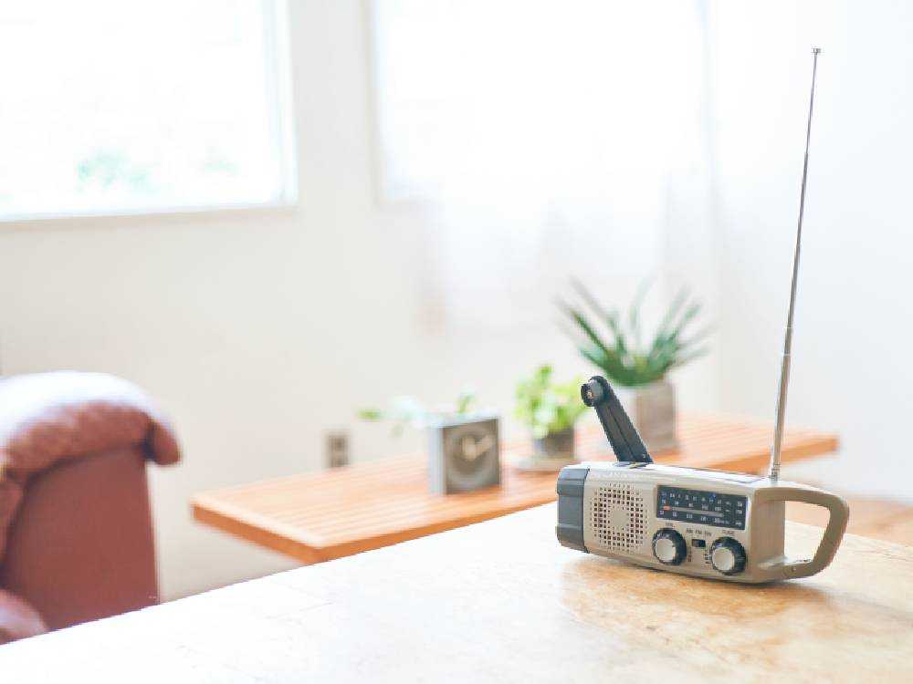 RELAX多機能防災カラビナラジオのウォームグレー外観