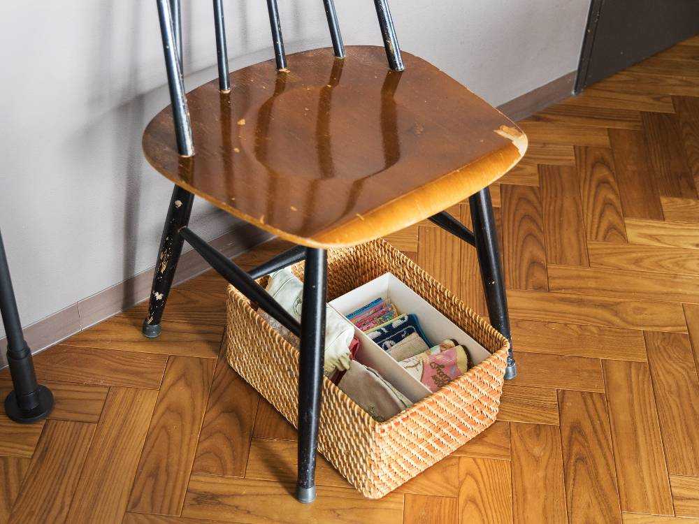 木製床に置かれたライクイット収納ボックス