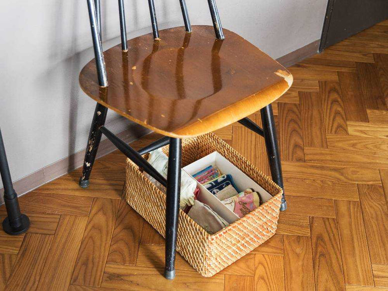 木製床に置かれたライクイット収納ボックス