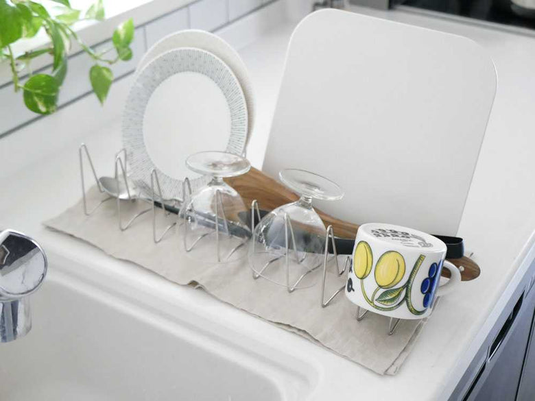 ルプループの縮む水切りラックとボトルスタンド