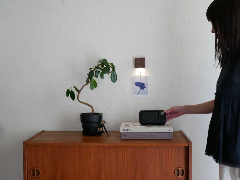 innowa(イノワ)buddyポータブルテレビ・ラジオ本体と電源ケーブル